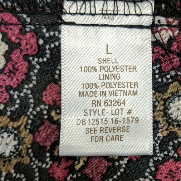 Sleeveless Blouse - Picture 7 of 7